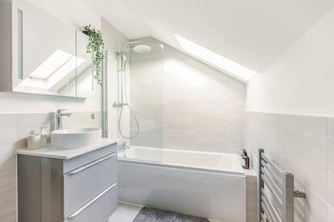 6-bed contractor house in Ashton-in-Makerfield, Wigan (WN) photo 11