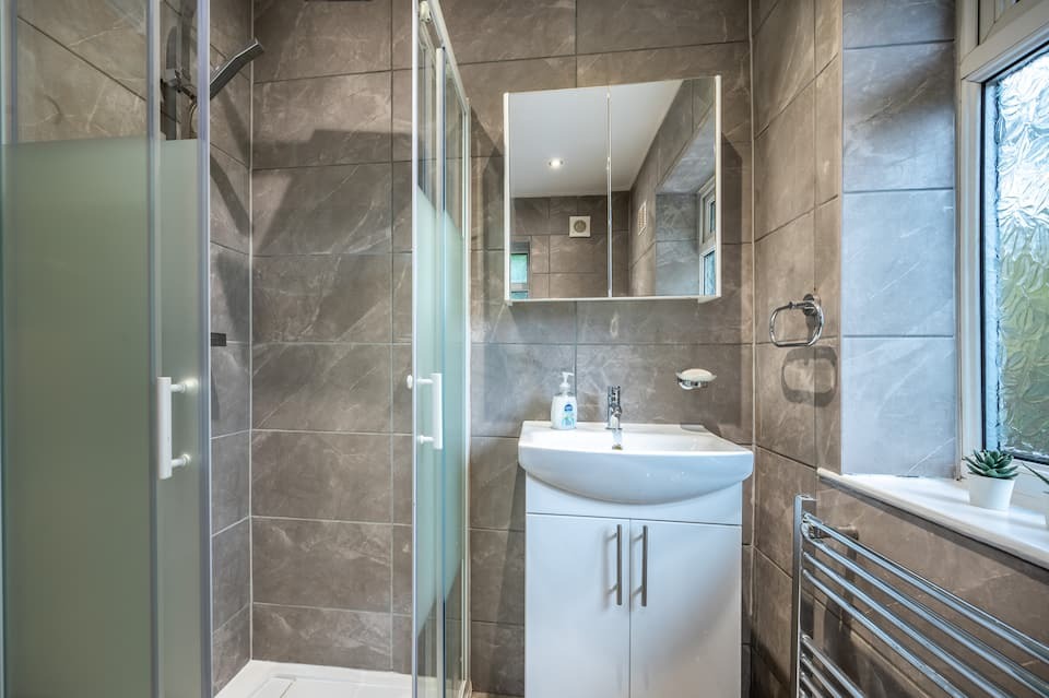 3-bed contractor house in Manchester (M)