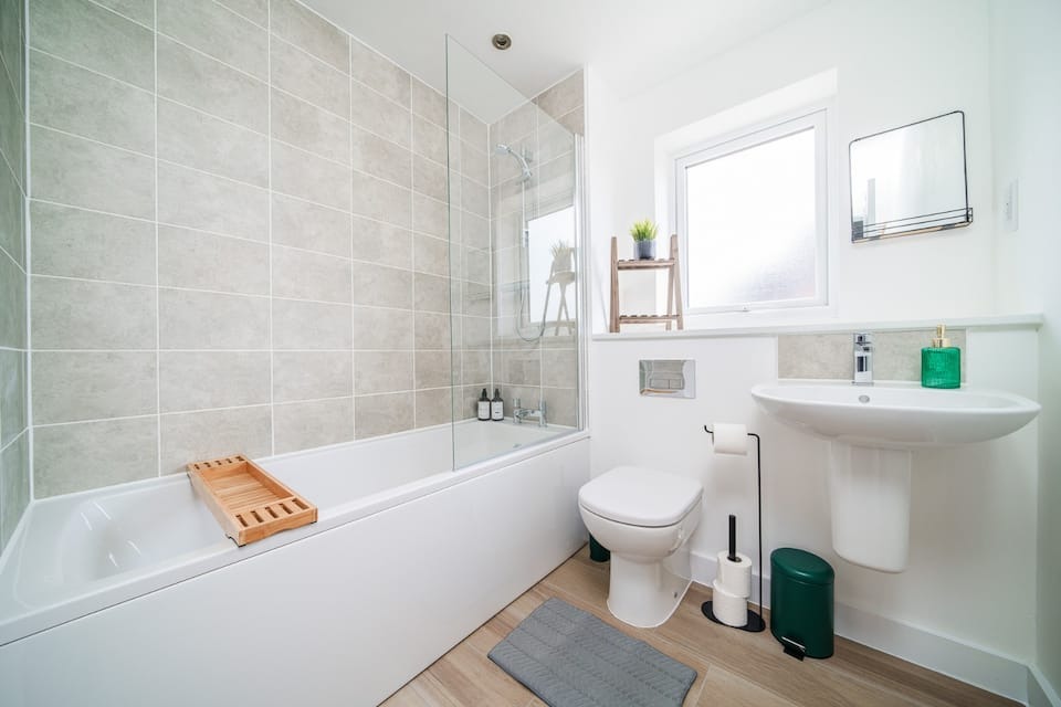 3-bed contractor house in Greater Manchester (M) photo 5