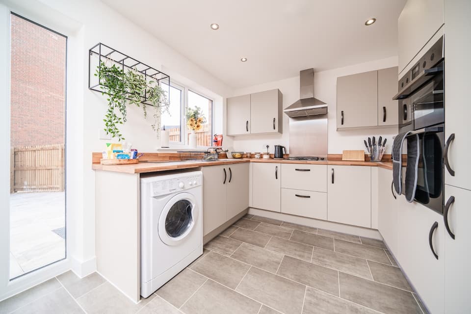 3-bed contractor house in Greater Manchester (M) photo 7
