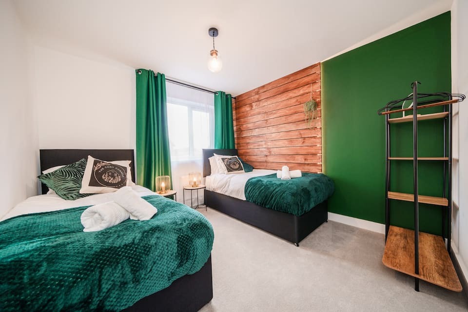 3-bed contractor house in Greater Manchester (M) photo 9