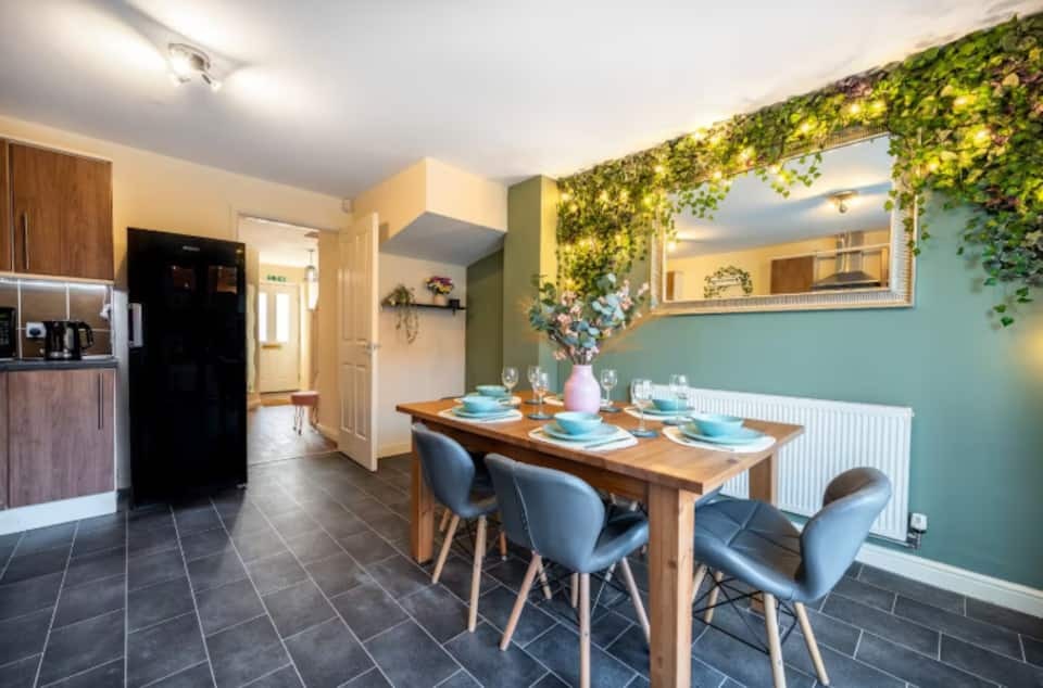 4-bed contractor house in Greater Manchester (M) photo 4