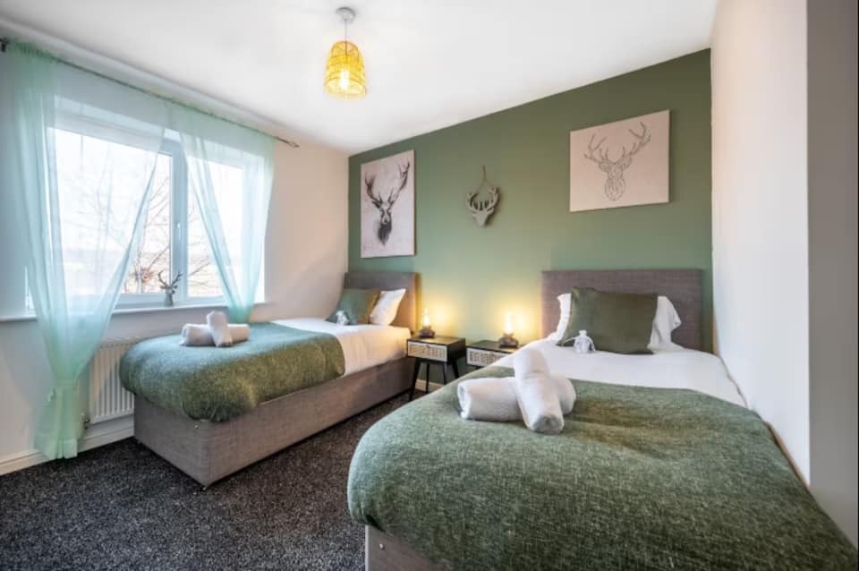 4-bed contractor house in Greater Manchester (M) photo 9
