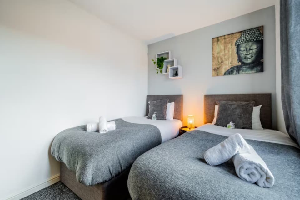 4-bed contractor house in Greater Manchester (M) photo 12
