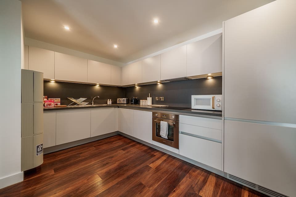 3-bed contractor house in Greater Manchester (M) photo 9