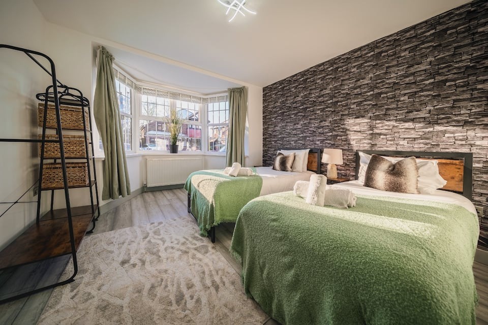 6-bed contractor house in Heald Green (SK) photo 8