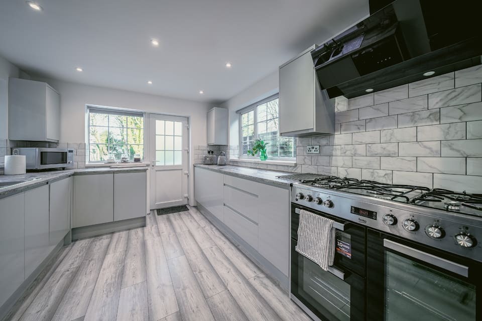 6-bed contractor house in Heald Green (SK) photo 12