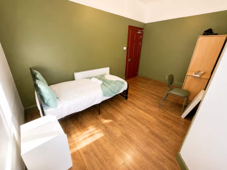 15-bed contractor house in Merseyside (CH) photo 5