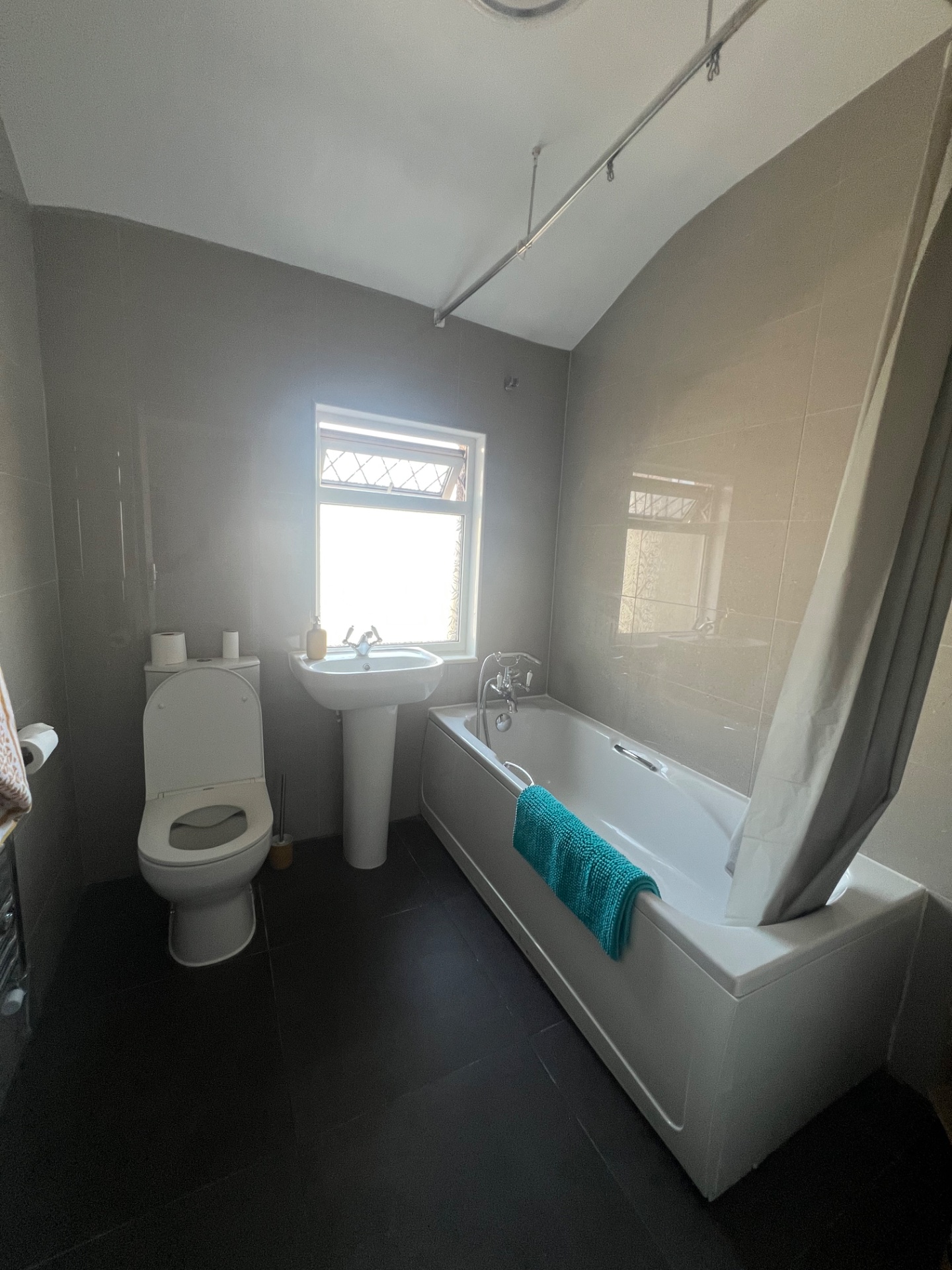 4-bed contractor house in Bristol (BS) photo 4