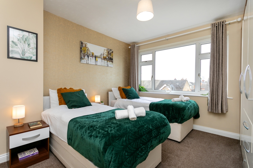 4-bed contractor house in Leicester (LE) photo 5