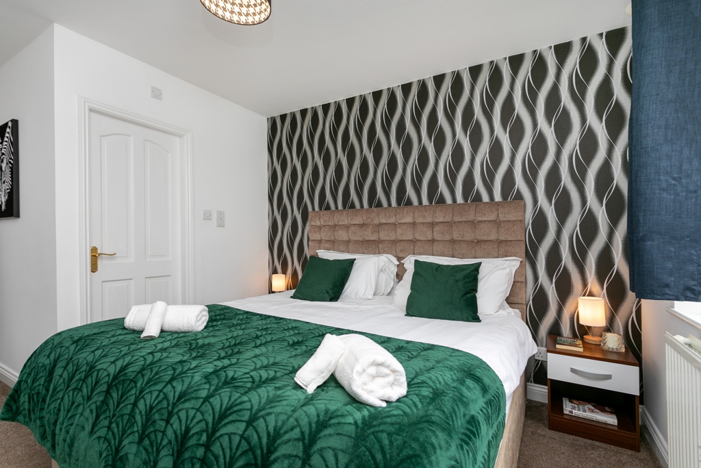 4-bed contractor house in Leicester (LE) photo 8