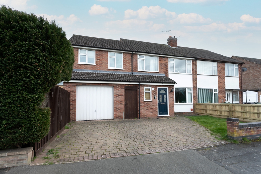 4-bed contractor house in Leicester (LE) photo 10