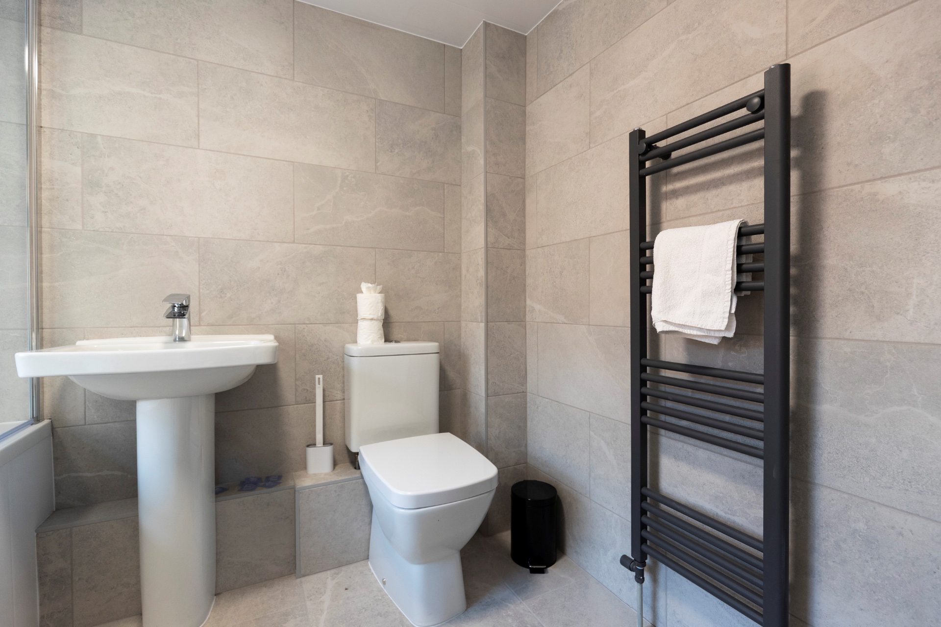3-bed contractor house in Sunderland (SR) photo 12