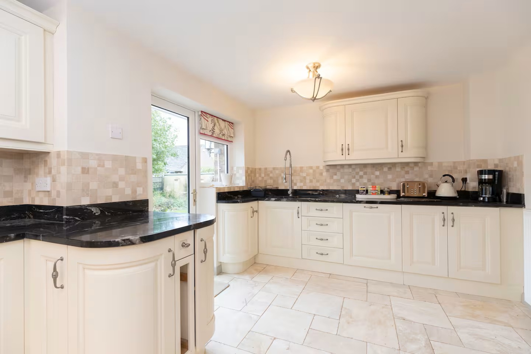 5-bed contractor house in Darlington (DL) photo 9
