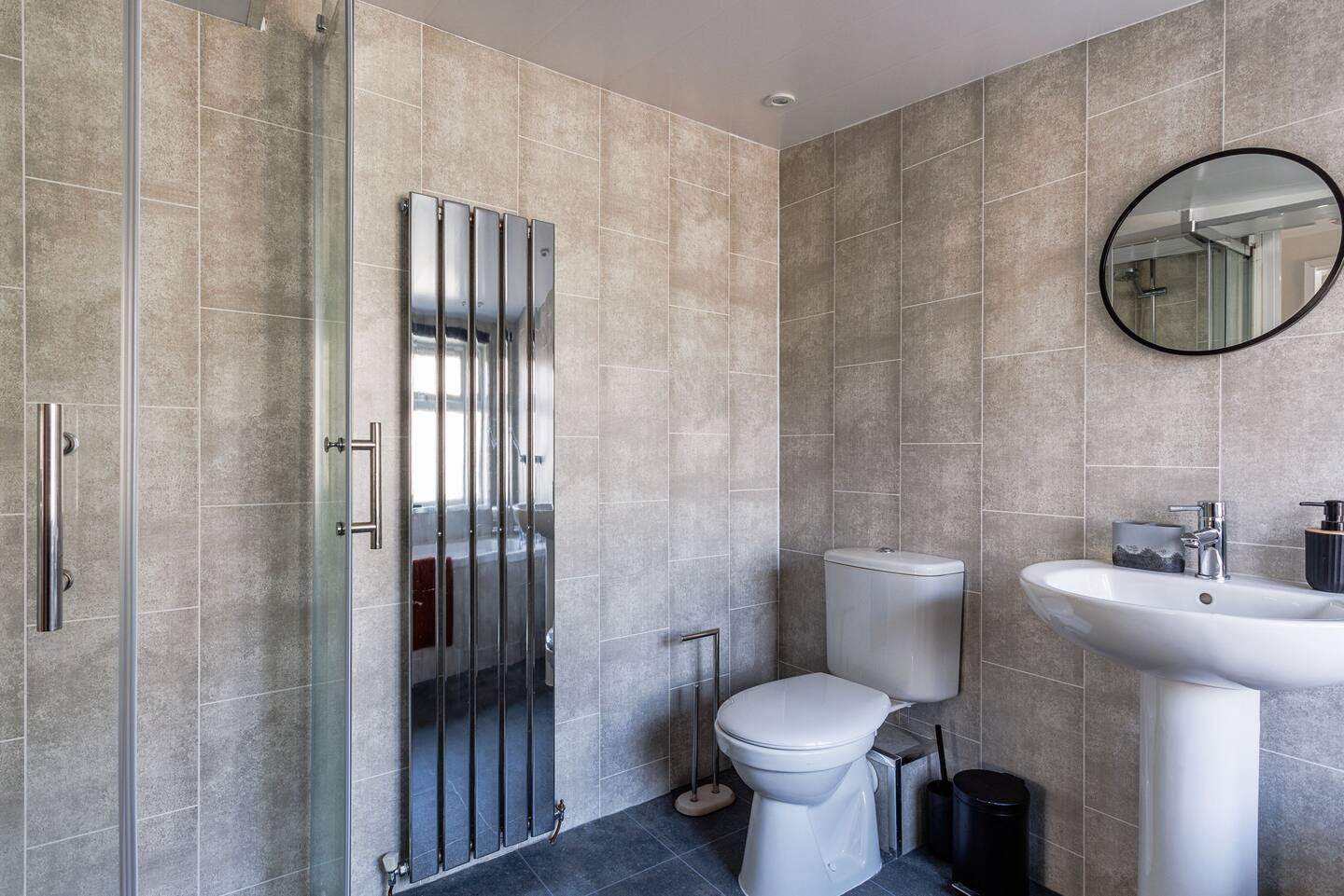 4-bed contractor house in Sunderland (SR) photo 9