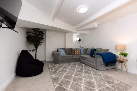 6-bed contractor house in Darlington  (DL) photo 10