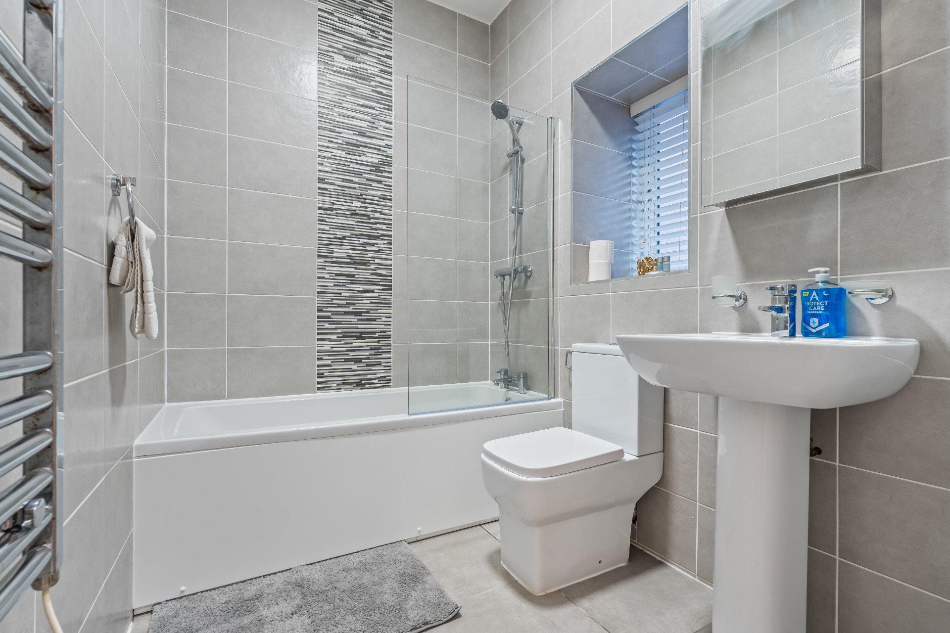 2-bed contractor house in Birmingham (B) photo 9
