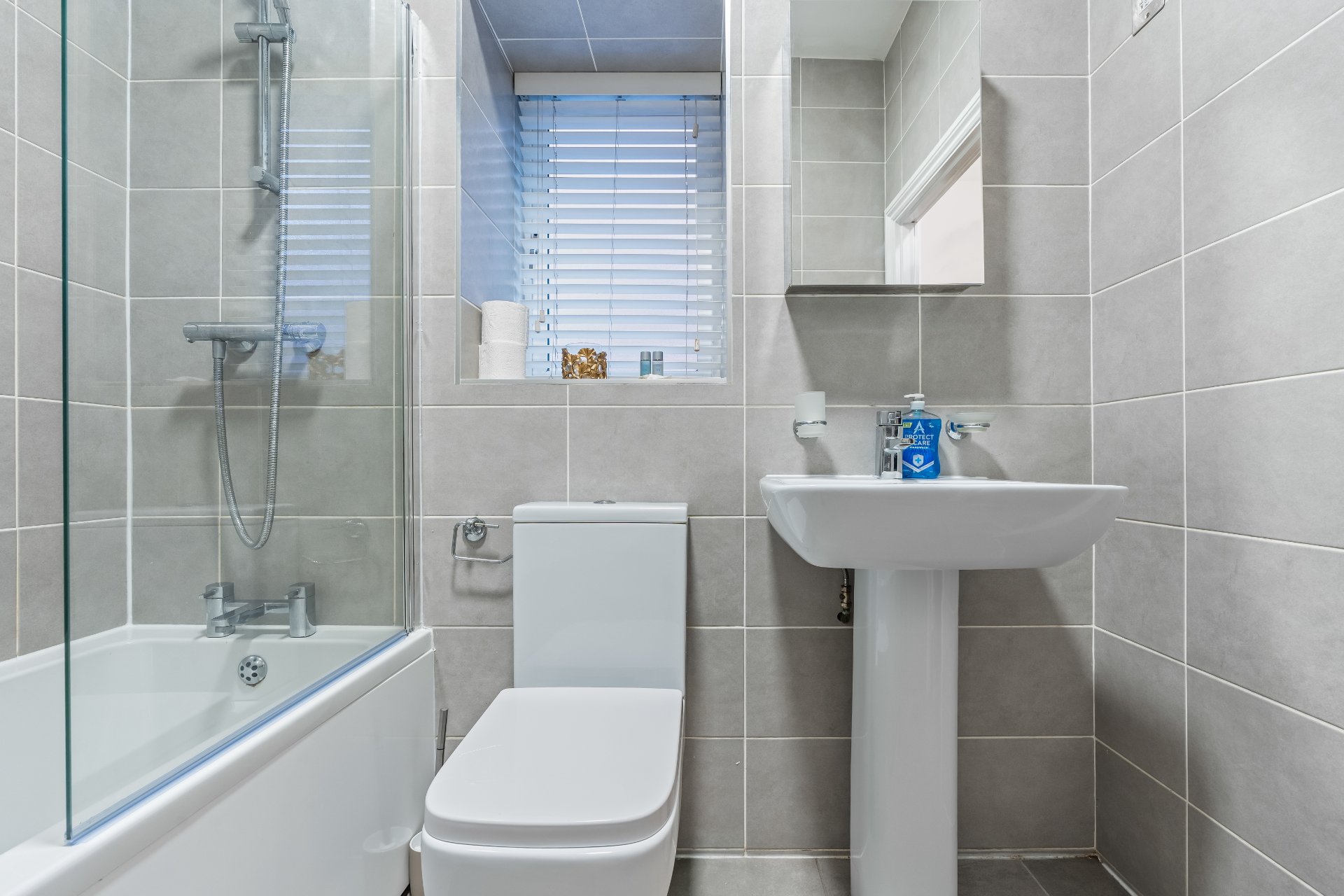 2-bed contractor house in Birmingham (B) photo 10
