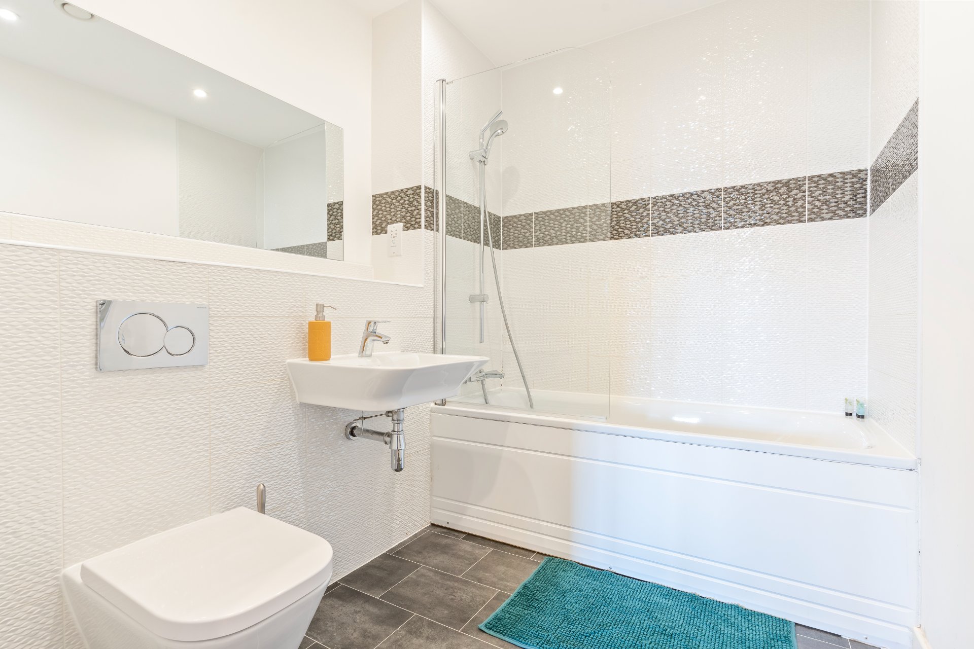 2-bed contractor house in Birmingham (B) photo 5