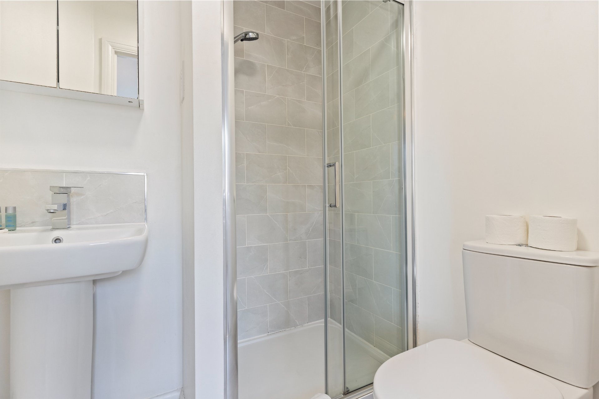2-bed contractor house in Birmingham (B) photo 9