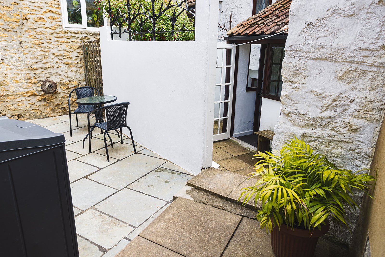 3-bed contractor house in CREWKERNE (TA)