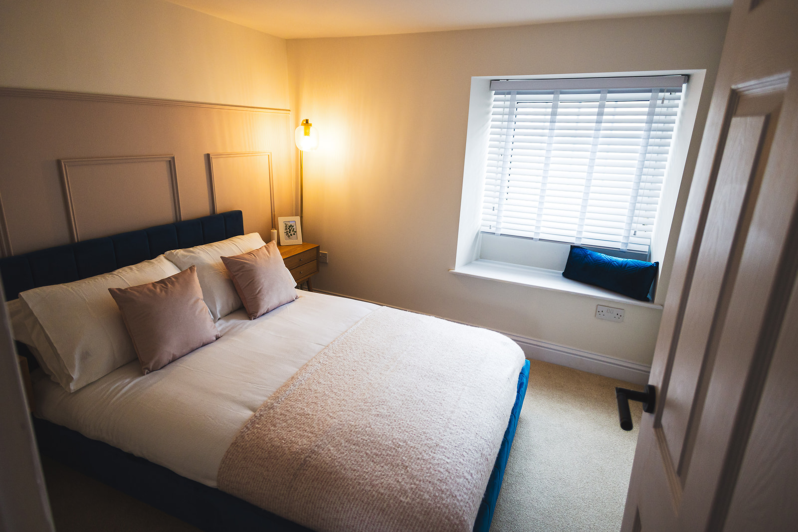 3-bed contractor house in CREWKERNE (TA) photo 4