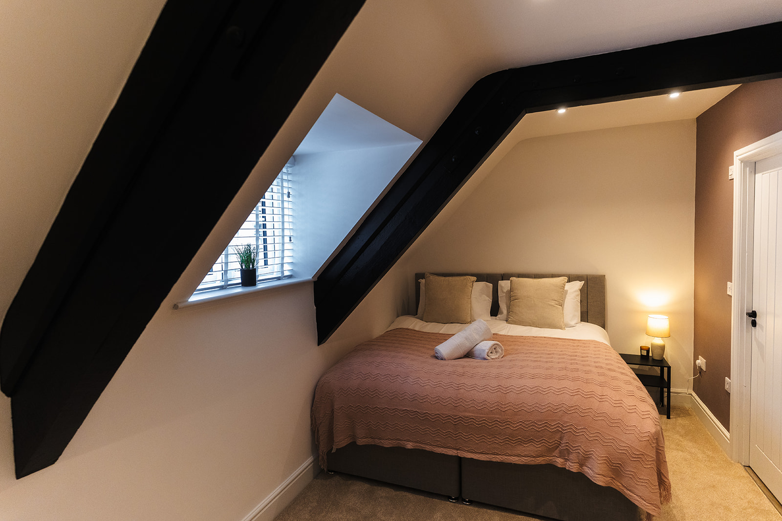 2-bed contractor house in Yeovil (BA) photo 8
