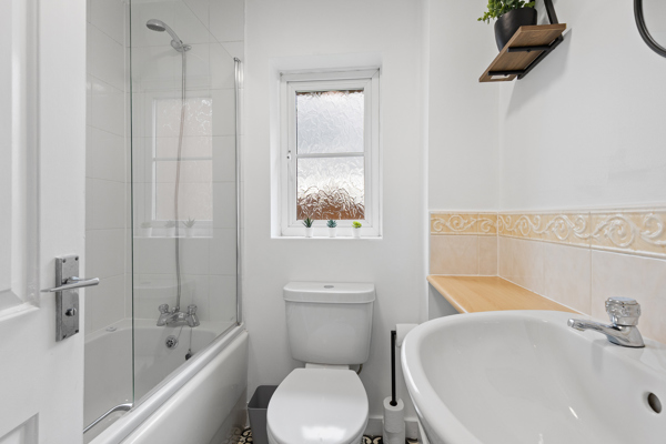 3-bed contractor house in Doncaster (DN) photo 10